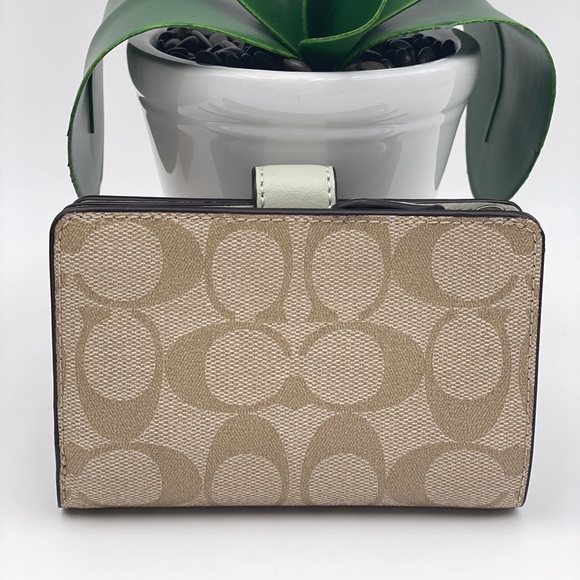 Coach Corner ZIP Wallet - Picture 6 of 13